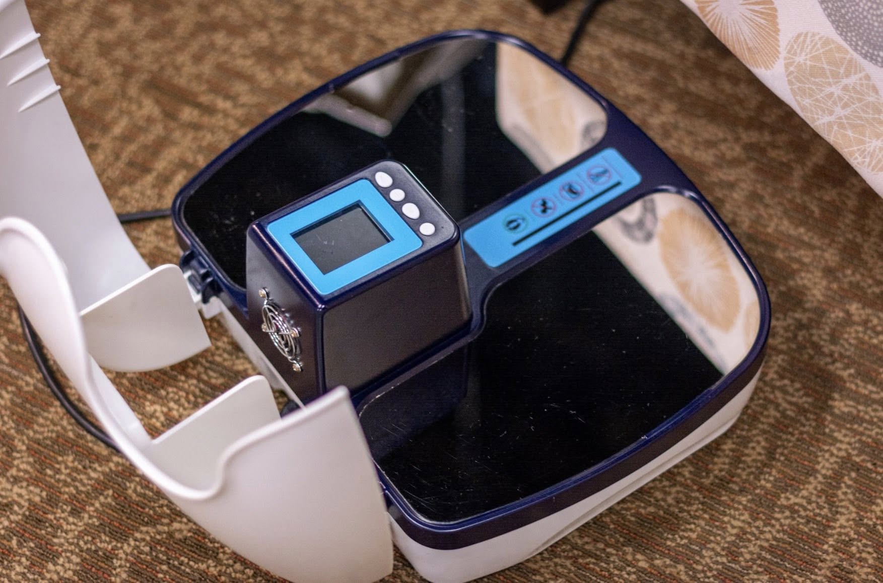 Foot wellness device with built-in screen and controls